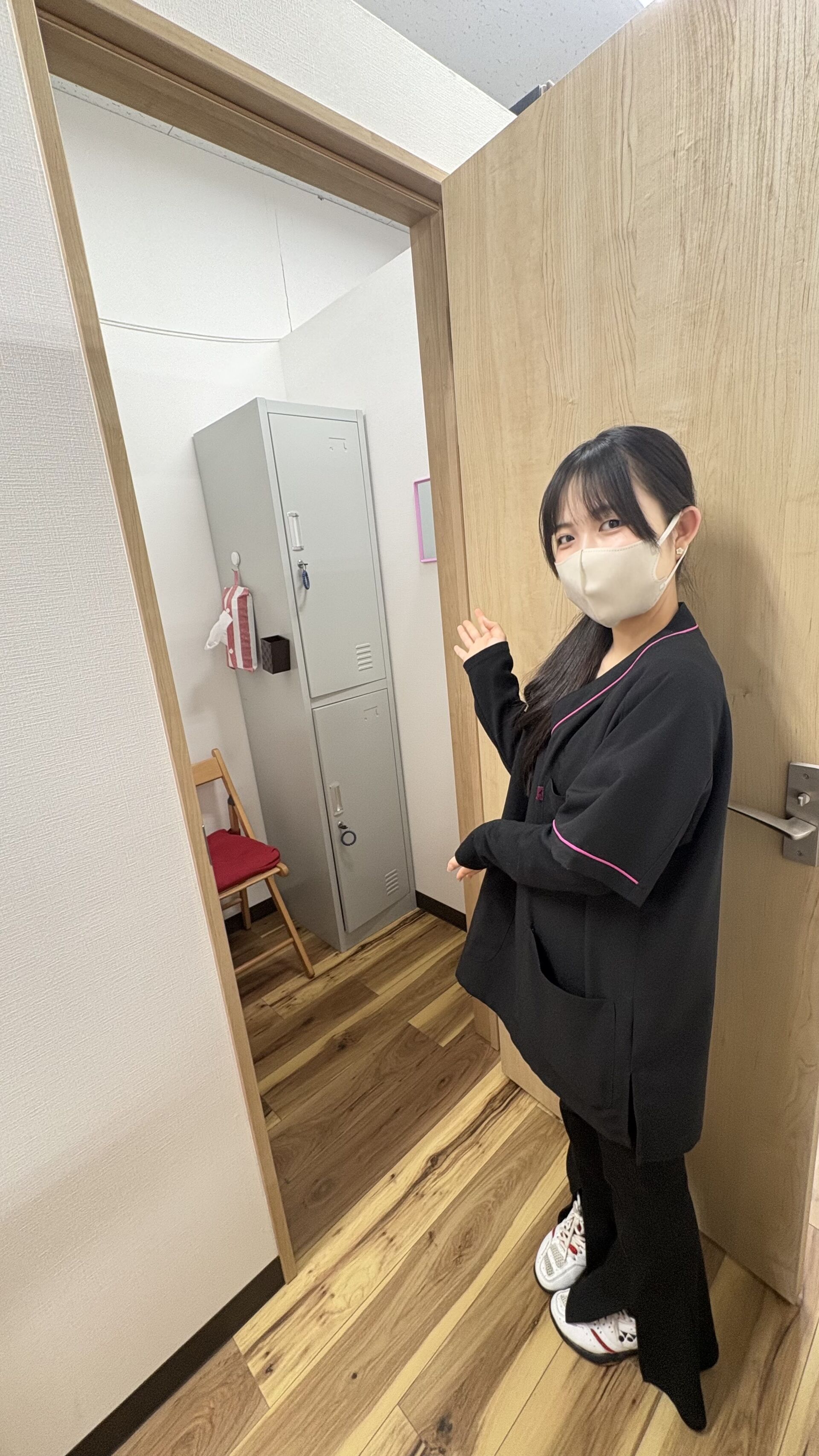 専用の更衣室で行う着替えの準備